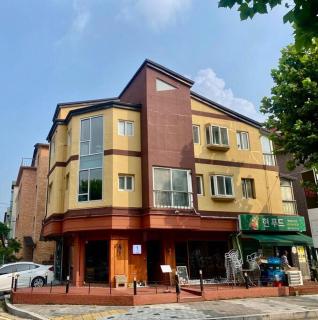 Kelly House - Goyang - 0
