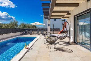 Villa Lu near Fažana for 7 people with private pool, kids playground & sea view - Galižana - 4