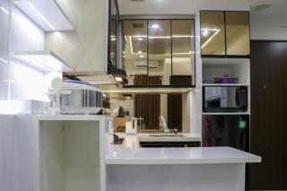Comfort 2BR Apartment at 30th Floor Transpark Cibubur By Travelio - Depok - 3