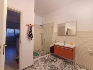 Hillside Villa - - 9