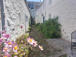 Blue Door - Kirkcudbright - 0