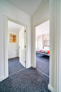 4bed house free parking garden and office space - 7
