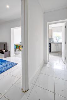 4bed house free parking garden and office space - 3