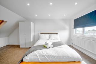 4bed house free parking garden and office space - 4