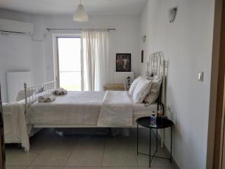 The Beekeeper's Apartment - Kymi - 9
