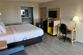 Days Inn by Wyndham Salina South - Salina - 3