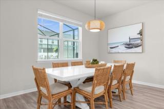5 Bedrooms 4 Bathrooms Windsor Cay 1265 Er - 2