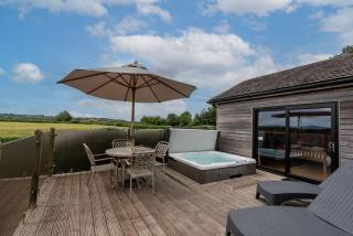 Tor Farm Lodges - Private Hot Tubs, Shared Seasonal Outdoor Pool, Dog Friendly - 0