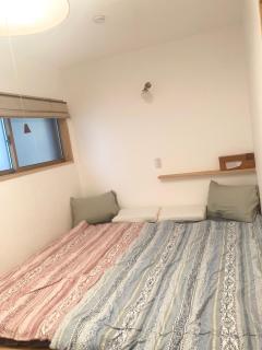 木と漆喰のモダンな部屋 - Tokyo - 0