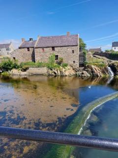 The Beach House Annalong Cosy beachview cottage - 1