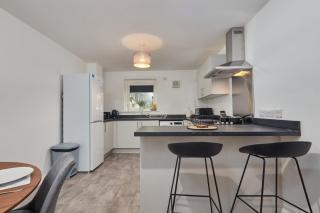 Spacious House in Sheffield With Parking - 3