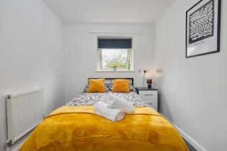 Spacious House in Sheffield With Parking - 6