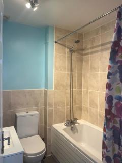 In Our Liverpool Home Sleeps 5 in 2 Double & 1 Single Bedrooms - Liverpool - 9