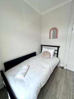 Great 3 Bdrm House Near City - South Shields - 7