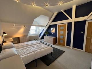 Very Spacious 2 Bdrm Flat - 7