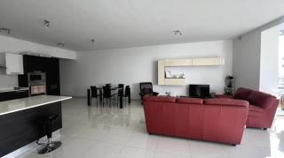Bright Room Shared Bath Balcony For Woman Only - Is-Swieqi - 4