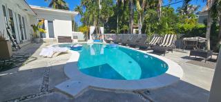 Beachside Bliss Pool Retreat Half mile to Beach - Hollywood - 4