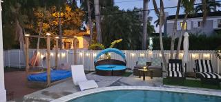 Beachside Bliss Pool Retreat Half mile to Beach - Hollywood - 8