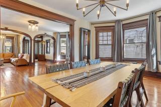 AC 9 BR 4BA Victorian Manor - 1 Block to Beach - 4