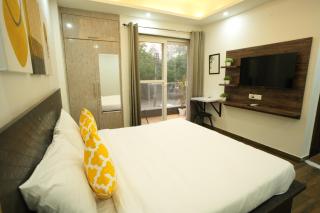 The Empire Corporate Studio Hotel Sector 43 ,Golf Course Road , One Horizon Center - 7