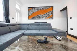 Midnight Manor-High Speed Wi-Fi-Cinema Room-Sleeps6 - Leigh - 0