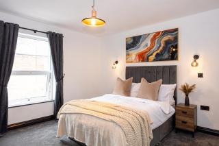 Midnight Manor-High Speed Wi-Fi-Cinema Room-Sleeps6 - 9