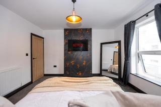 Midnight Manor-High Speed Wi-Fi-Cinema Room-Sleeps6 - Leigh - 6