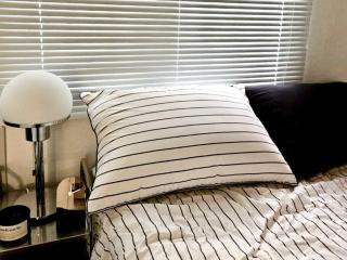Hongik University Station 10 minutes walking distance 3 Queen Beds for 6 people - Seoul - 6