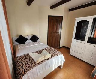 Cozy Private Cabin House in Tagaytay with Billiards & Mini Pool w FREE PARKING NETFLIX WIFI 10 Minutes to Sky Ranch - Tagaytay - 1