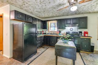 Unique and Artsy Cabin with Mountain Views! - Robbinsville - 5