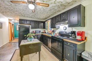 Unique and Artsy Cabin with Mountain Views! - Robbinsville - 4