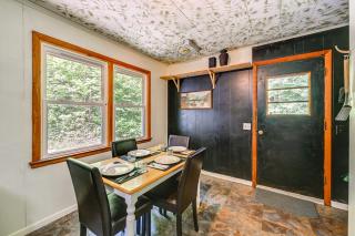 Unique and Artsy Cabin with Mountain Views! - Robbinsville - 2