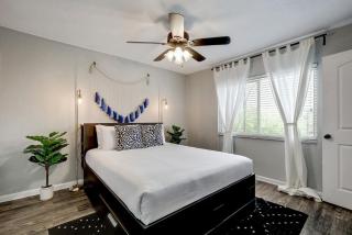 Artsy Space in Travis Heights with Shared Pool - Ash! - Austin - 8