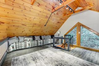 Luxe Smoky Mountains Cabin with Hot Tub and Views! - Waynesville - 1
