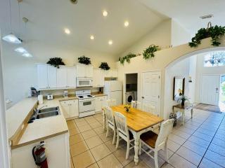 43 Vacation Home With Private Pool Located At Formosa Gardens!! - 5