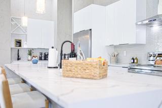 Luxurious Waterfront Home with Heated Pool and Jacuzzi - Cape Coral - 1