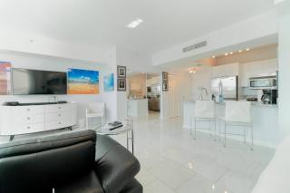 The Beachy Blues Suite - Casa Costa 308S Studio, Pools, Jacuzzi, Beach, Shops & Dog Friendly - Boynton Beach - 2