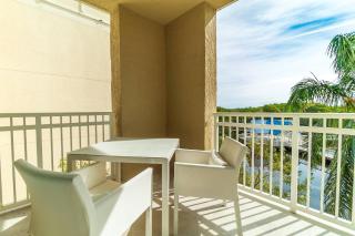 The Beachy Blues Suite - Casa Costa 308S Studio, Pools, Jacuzzi, Beach, Shops & Dog Friendly - Boynton Beach - 4