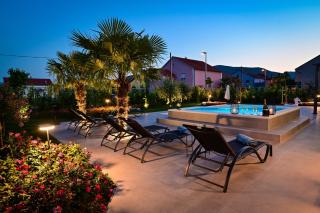 Sunset Poolfield Villa - 9