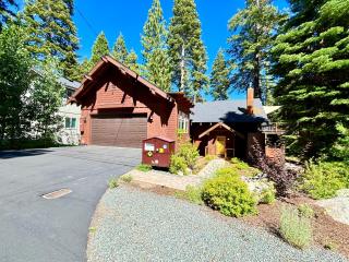 Edelweiss Retreat- Close to Lake and Ski Resorts- Pet Friendly- Hot Tub - Tahoe City - 8