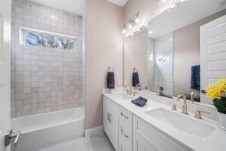 Spacious townhome by the heights - Houston - 1