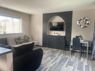 Rivendell spacious two bedroom 1st floor flat - 0