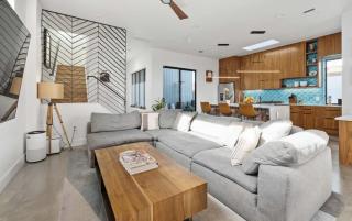 East Austin Flair with Hot Tub - Brass! - Austin - 5