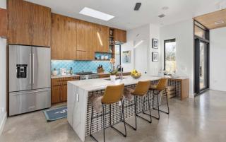 East Austin Flair with Hot Tub - Brass! - Austin - 2