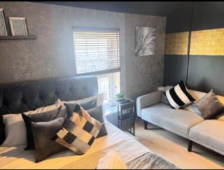 Luxury Town Center Studio Flat with Free Parking - 6