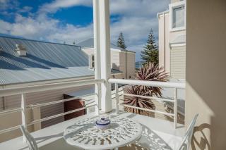 Midd's on the Beach - luxury beach front apartment - Albany - 7