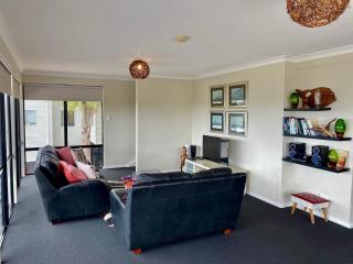 Carnaby's Hide - Albany - 7