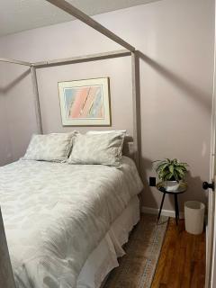 Sunny Lavender Canopy Retreat - Cleveland - 8