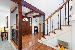 Spacious 3BR Redmond Home with Fireplace & BBQ - Redmond - 2