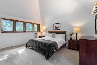 Spacious 3BR Redmond Home with Fireplace & BBQ - Redmond - 1
